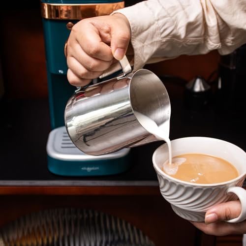 18/8 Stainless Steel Measuring Cup 20oz/600ml, Milk Frothing Pitcher with Measurement Scale for Coffee Barista, Metal Measuring Cup with Handle, Silver