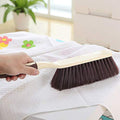 Counter Duster Bed Sheets Debris Cleaning Brush Soft Bristle Clothes Desk Sofa Duster Small Particles Hair Remover - color: B
