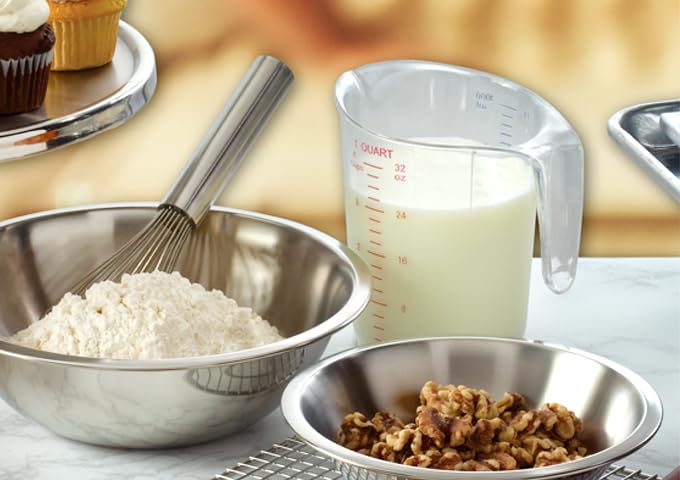 Winco PMCP-200 Measuring Cup, Polycarbonate, 2-Quart, Clear | Graduated measurements, Stackable design, For liquid and dry ingredients, baking and commercial food prep - size: 2 Quart