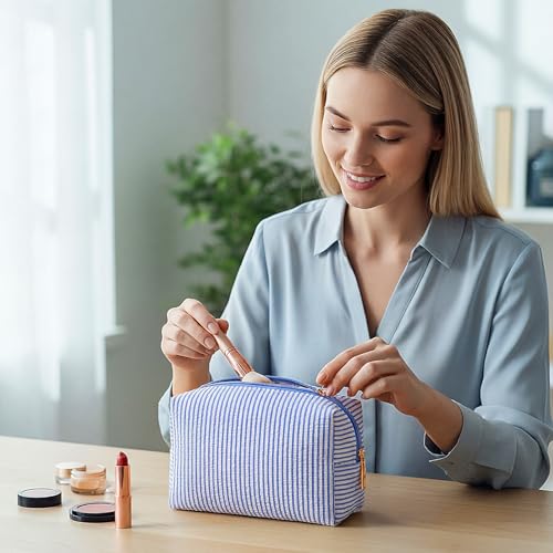 Sanwuta 20 Pcs Seersucker Cosmetic Bags Bulk, Striped Zippered,Blue | Makeup Bags Women Pouch, Large Preppy Storage Toiletry Travel Pouch for Wedding Bridesmaid Bride Favor Back to Teacher Gift - color: Blue