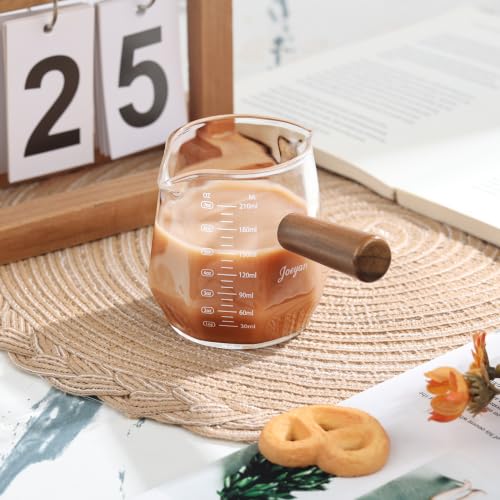Joeyan 7 oz Glass Measuring Cup with Double Spouts,Espresso Shot Glasses with Wood Handle,Diamond Shaped Espresso Cups,Clear Milk Frothing Pitcher for Coffee,Borosilicate Espresso Accessories - color: 7 Oz Diamond-Shaped Measuring Cup