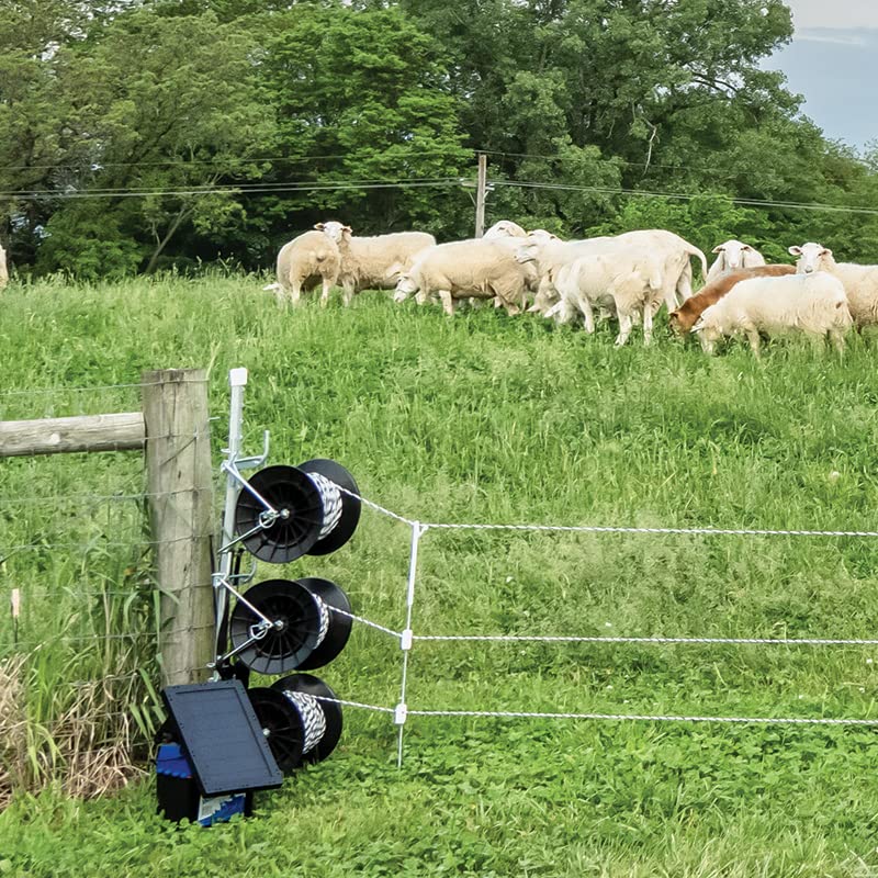 Strainrite® Pigtail Clip-On Insulator for Electric Fence Posts – 25 Pack | Clip-on design — twist and press to install. Holds low-tension electric conductors. For Strainrite® pigtail posts. White.